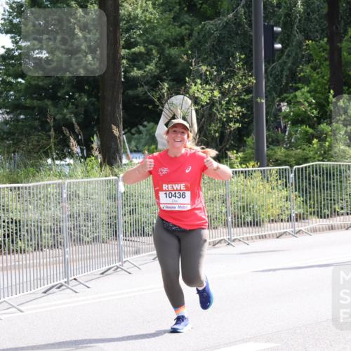 08.06.2024 - REWE Women's Run Strokosch-Dieckow http://msf.ph/oto/6260667 09.06.2024 10:05:32 Laufen 10436, 10075 meine-sportfotos.de