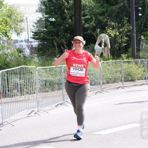08.06.2024 - REWE Women's Run Strokosch-Dieckow http://msf.ph/oto/6260671 09.06.2024 10:05:33 Laufen 10436, 10075 meine-sportfotos.de