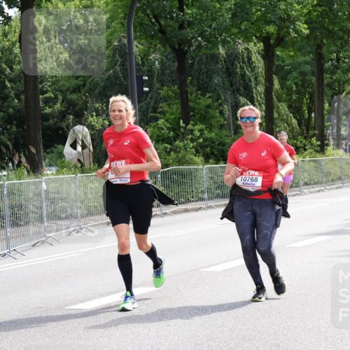 08.06.2024 - REWE Women's Run Strokosch-Dieckow http://msf.ph/oto/6260708 09.06.2024 10:05:49 Laufen 10768 meine-sportfotos.de