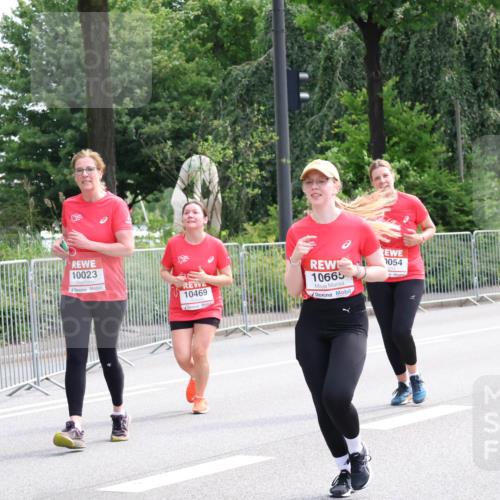 08.06.2024 - REWE Women's Run Strokosch-Dieckow http://msf.ph/oto/6260742 09.06.2024 10:06:09 Laufen 10023, 10469, 10665, 054 meine-sportfotos.de