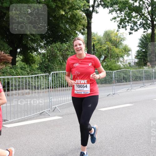 08.06.2024 - REWE Women's Run Strokosch-Dieckow http://msf.ph/oto/6260765 09.06.2024 10:06:13 Laufen 10054 meine-sportfotos.de