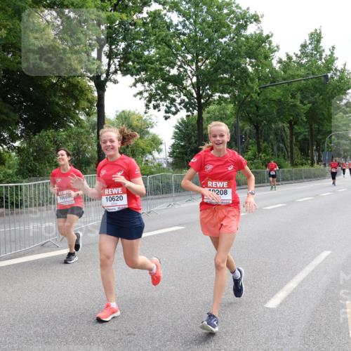 08.06.2024 - REWE Women's Run Strokosch-Dieckow http://msf.ph/oto/6260868 09.06.2024 10:06:44 Laufen 10059, 10620, 0208 meine-sportfotos.de
