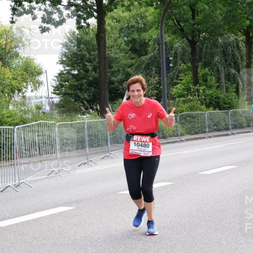 08.06.2024 - REWE Women's Run Strokosch-Dieckow http://msf.ph/oto/6260882 09.06.2024 10:06:53 Laufen 10480 meine-sportfotos.de