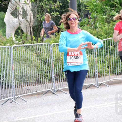 08.06.2024 - REWE Women's Run Strokosch-Dieckow http://msf.ph/oto/6260897 09.06.2024 10:06:57 Laufen 10600, 10150 meine-sportfotos.de