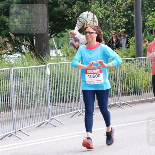 08.06.2024 - REWE Women's Run Strokosch-Dieckow http://msf.ph/oto/6260904 09.06.2024 10:06:58 Laufen 10600, 10150 meine-sportfotos.de