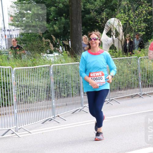 08.06.2024 - REWE Women's Run Strokosch-Dieckow http://msf.ph/oto/6260910 09.06.2024 10:06:58 Laufen 10600, 10150 meine-sportfotos.de