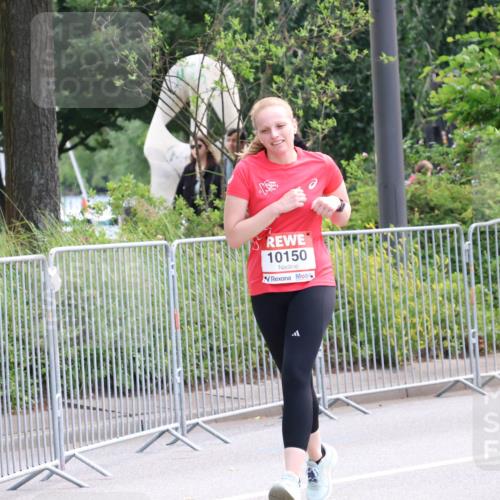 08.06.2024 - REWE Women's Run Strokosch-Dieckow http://msf.ph/oto/6260913 09.06.2024 10:06:59 Laufen 600, 10150 meine-sportfotos.de