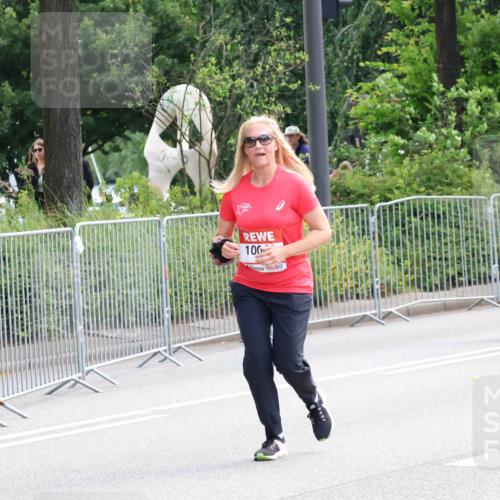 08.06.2024 - REWE Women's Run Strokosch-Dieckow http://msf.ph/oto/6260924 09.06.2024 10:07:01 Laufen 0150, 100, 10694, 10787 meine-sportfotos.de