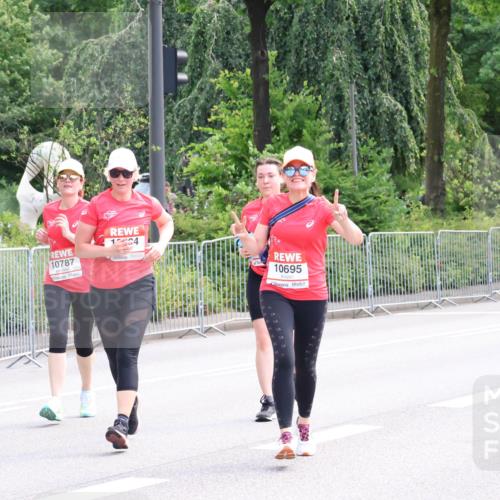 08.06.2024 - REWE Women's Run Strokosch-Dieckow http://msf.ph/oto/6260933 09.06.2024 10:07:05 Laufen 10787, 14, 10695 meine-sportfotos.de