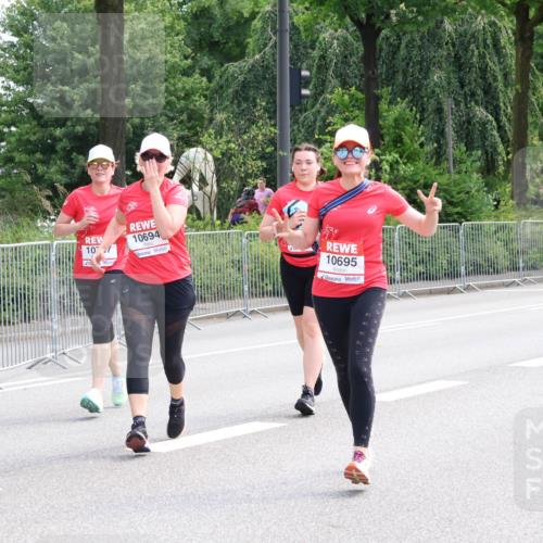 08.06.2024 - REWE Women's Run Strokosch-Dieckow http://msf.ph/oto/6260936 09.06.2024 10:07:06 Laufen 10, 7, 10694, 10695 meine-sportfotos.de