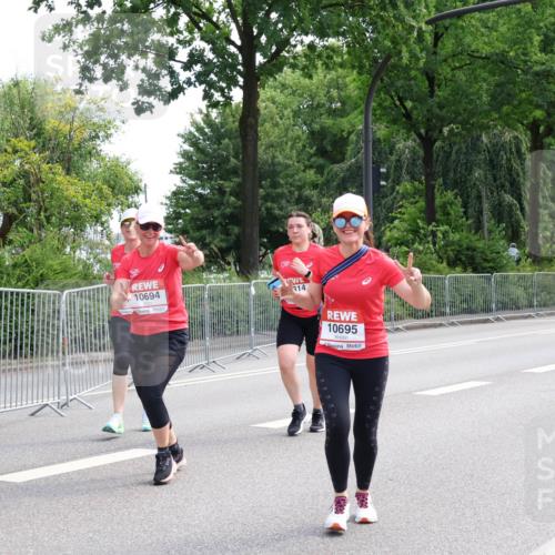 08.06.2024 - REWE Women's Run Strokosch-Dieckow http://msf.ph/oto/6260939 09.06.2024 10:07:07 Laufen 10694, 314, 10695 meine-sportfotos.de