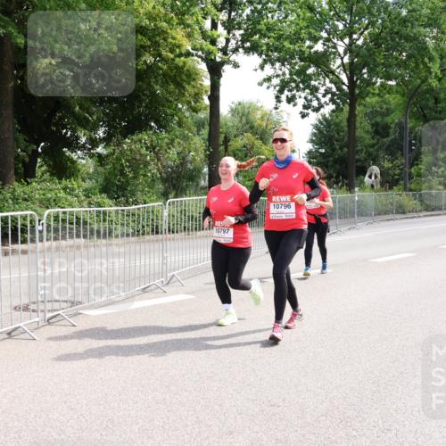 08.06.2024 - REWE Women's Run Strokosch-Dieckow http://msf.ph/oto/6260970 09.06.2024 10:07:18 Laufen 10797, 10796 meine-sportfotos.de