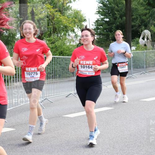 08.06.2024 - REWE Women's Run Strokosch-Dieckow http://msf.ph/oto/6261107 09.06.2024 10:08:01 Laufen 10148, 10775, 10164, 10497 meine-sportfotos.de