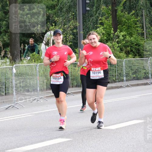 08.06.2024 - REWE Women's Run Strokosch-Dieckow http://msf.ph/oto/6261585 09.06.2024 10:01:45 Laufen 10194, 10196 meine-sportfotos.de