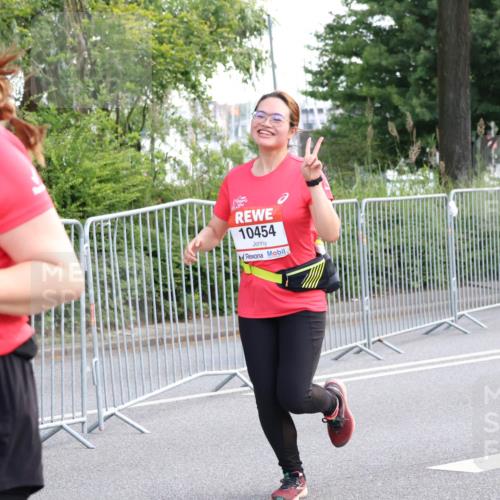 08.06.2024 - REWE Women's Run Strokosch-Dieckow http://msf.ph/oto/6261603 09.06.2024 10:01:48 Laufen 196, 10454 meine-sportfotos.de