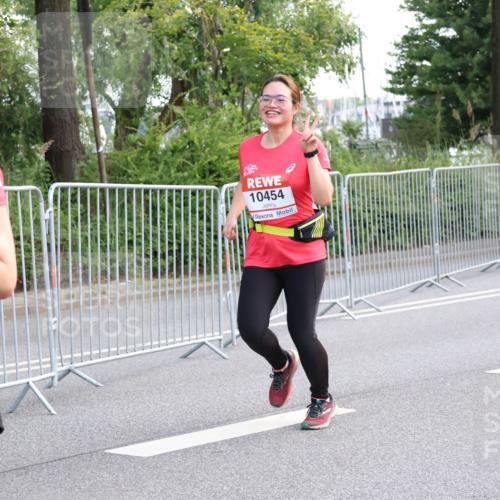08.06.2024 - REWE Women's Run Strokosch-Dieckow http://msf.ph/oto/6261605 09.06.2024 10:01:48 Laufen 6, 10454 meine-sportfotos.de