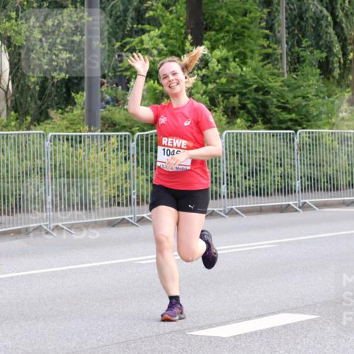 08.06.2024 - REWE Women's Run Strokosch-Dieckow http://msf.ph/oto/6261622 09.06.2024 10:02:06 Laufen 104 meine-sportfotos.de