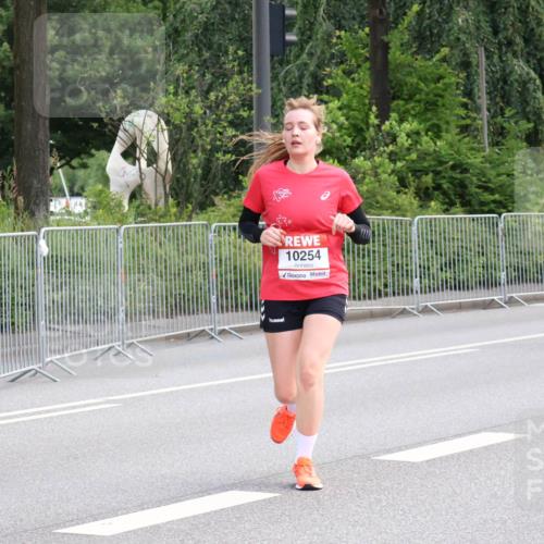 08.06.2024 - REWE Women's Run Strokosch-Dieckow http://msf.ph/oto/6261644 09.06.2024 10:02:19 Laufen 10254, 10661, 10408 meine-sportfotos.de