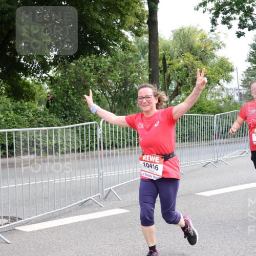 08.06.2024 - REWE Women's Run Strokosch-Dieckow http://msf.ph/oto/6261750 09.06.2024 10:03:22 Laufen 10416, 10453 meine-sportfotos.de