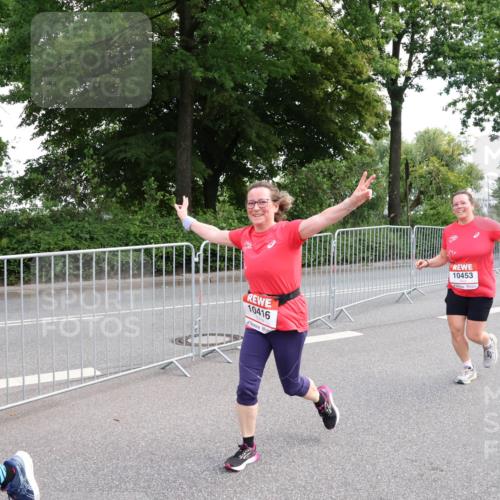 08.06.2024 - REWE Women's Run Strokosch-Dieckow http://msf.ph/oto/6261752 09.06.2024 10:03:23 Laufen 10416, 10453 meine-sportfotos.de