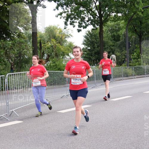 08.06.2024 - REWE Women's Run Strokosch-Dieckow http://msf.ph/oto/6261764 09.06.2024 10:03:26 Laufen 10340, 0629, 10617 meine-sportfotos.de