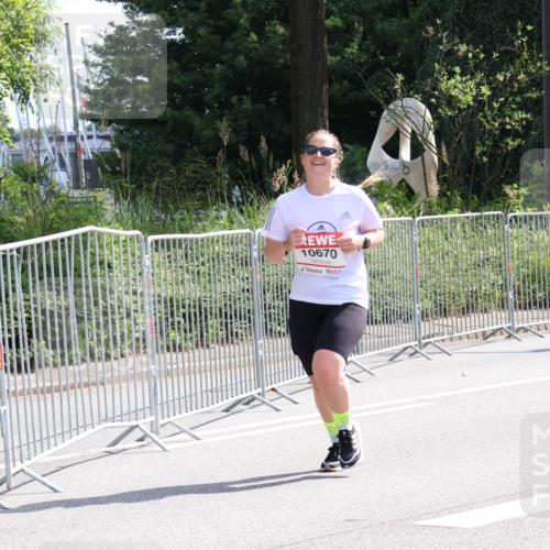 08.06.2024 - REWE Women's Run Strokosch-Dieckow http://msf.ph/oto/6261781 09.06.2024 10:03:54 Laufen 10670 meine-sportfotos.de