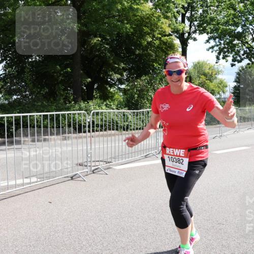 08.06.2024 - REWE Women's Run Strokosch-Dieckow http://msf.ph/oto/6261796 09.06.2024 10:03:59 Laufen 111, 10382 meine-sportfotos.de