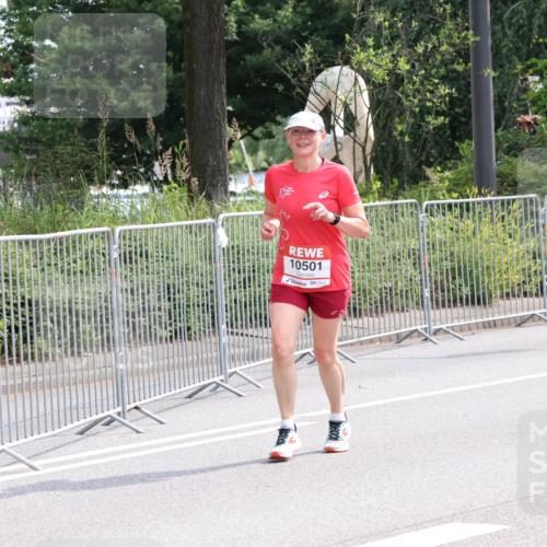 08.06.2024 - REWE Women's Run Strokosch-Dieckow http://msf.ph/oto/6261846 09.06.2024 10:04:26 Laufen 10501 meine-sportfotos.de