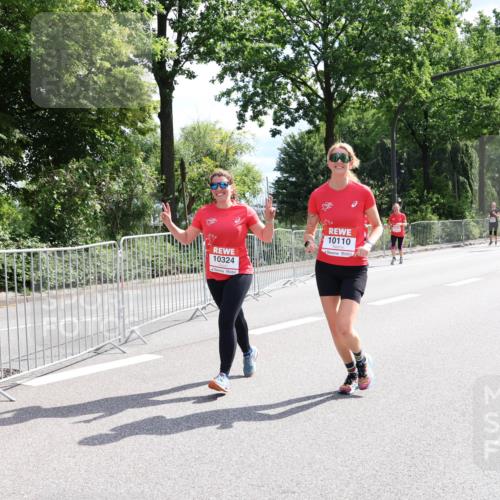 08.06.2024 - REWE Women's Run Strokosch-Dieckow http://msf.ph/oto/6261893 09.06.2024 10:04:53 Laufen 10324, 10110 meine-sportfotos.de