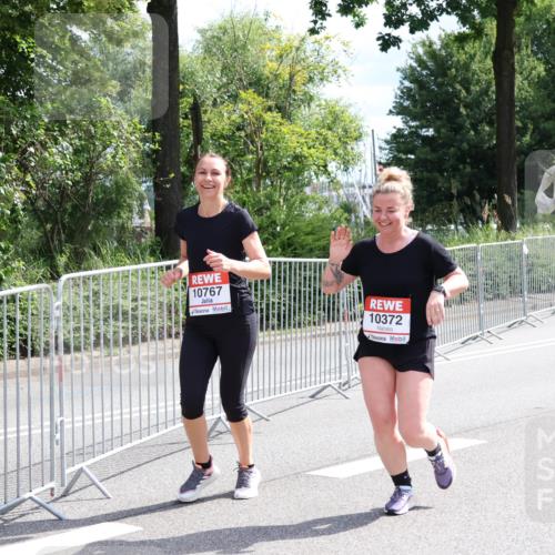 08.06.2024 - REWE Women's Run Strokosch-Dieckow http://msf.ph/oto/6261912 09.06.2024 10:05:03 Laufen 10767, 10372 meine-sportfotos.de