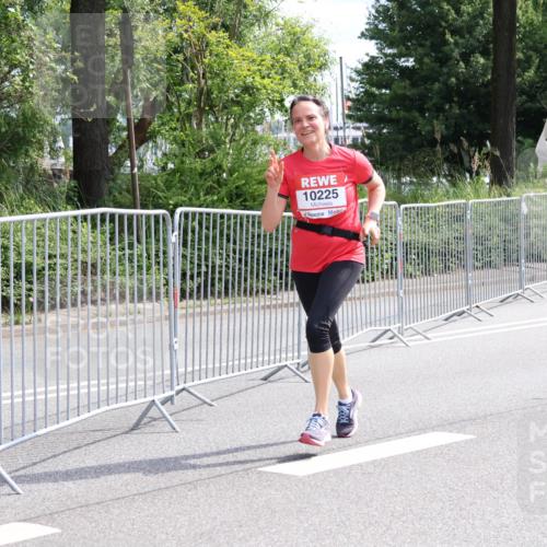 08.06.2024 - REWE Women's Run Strokosch-Dieckow http://msf.ph/oto/6261923 09.06.2024 10:05:09 Laufen 2, 10225 meine-sportfotos.de