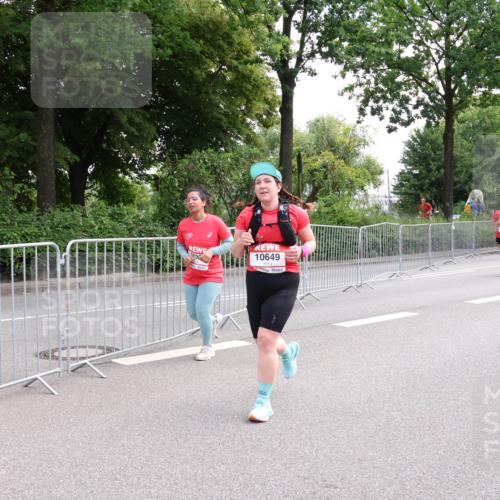 08.06.2024 - REWE Women's Run Strokosch-Dieckow http://msf.ph/oto/6262034 09.06.2024 10:06:40 Laufen 10649 meine-sportfotos.de