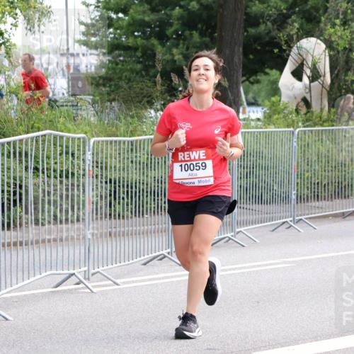 08.06.2024 - REWE Women's Run Strokosch-Dieckow http://msf.ph/oto/6262035 09.06.2024 10:06:42 Laufen 10059 meine-sportfotos.de