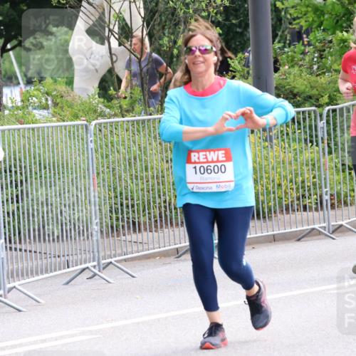 08.06.2024 - REWE Women's Run Strokosch-Dieckow http://msf.ph/oto/6262060 09.06.2024 10:06:57 Laufen 10600, 10150 meine-sportfotos.de