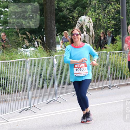 08.06.2024 - REWE Women's Run Strokosch-Dieckow http://msf.ph/oto/6262065 09.06.2024 10:06:58 Laufen 10600, 10150 meine-sportfotos.de