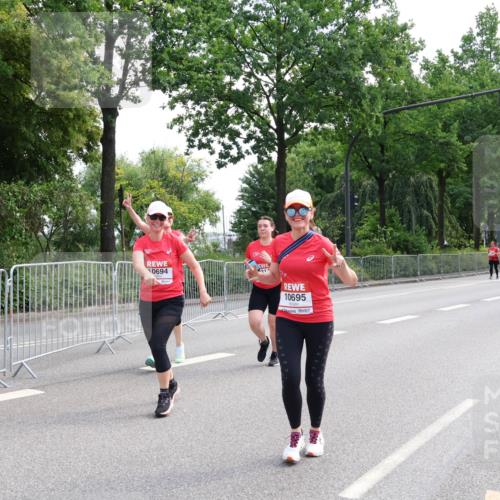 08.06.2024 - REWE Women's Run Strokosch-Dieckow http://msf.ph/oto/6262084 09.06.2024 10:07:08 Laufen 10694, 10695 meine-sportfotos.de