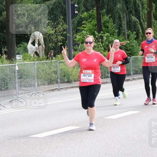 08.06.2024 - REWE Women's Run Strokosch-Dieckow http://msf.ph/oto/6262087 09.06.2024 10:07:14 Laufen 10720, 10797, 10796, 10290 meine-sportfotos.de