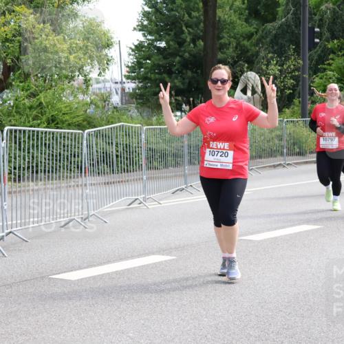 08.06.2024 - REWE Women's Run Strokosch-Dieckow http://msf.ph/oto/6262091 09.06.2024 10:07:15 Laufen 10720, 10796, 10797 meine-sportfotos.de