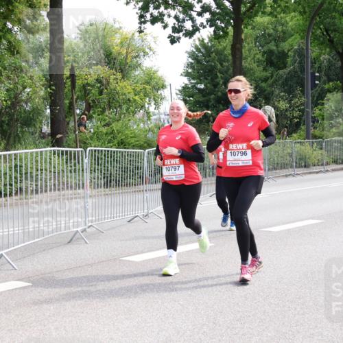 08.06.2024 - REWE Women's Run Strokosch-Dieckow http://msf.ph/oto/6262098 09.06.2024 10:07:17 Laufen 10797, 10796 meine-sportfotos.de
