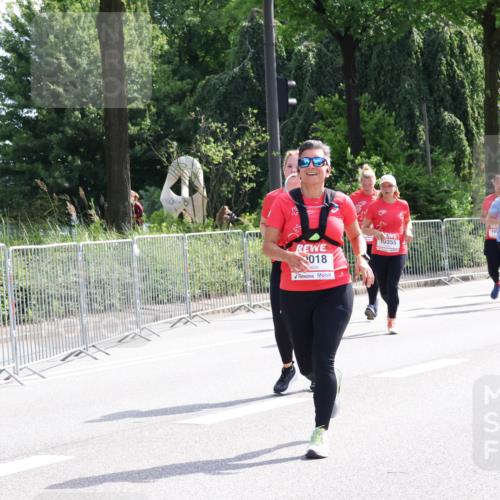 08.06.2024 - REWE Women's Run Strokosch-Dieckow http://msf.ph/oto/6262117 09.06.2024 10:07:29 Laufen 018, 10231, 105, 10355 meine-sportfotos.de