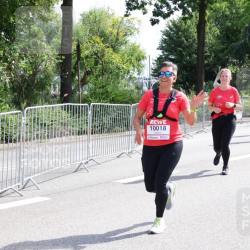 08.06.2024 - REWE Women's Run Strokosch-Dieckow http://msf.ph/oto/6262121 09.06.2024 10:07:31 Laufen 10018, 10355 meine-sportfotos.de