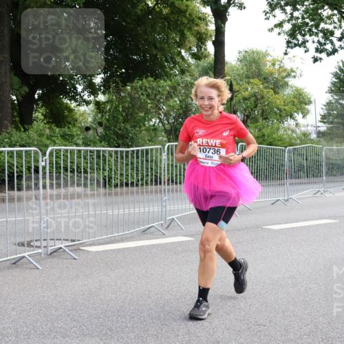 08.06.2024 - REWE Women's Run Strokosch-Dieckow http://msf.ph/oto/6262397 09.06.2024 10:08:14 Laufen 10736 meine-sportfotos.de