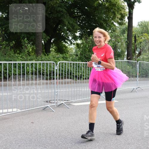 08.06.2024 - REWE Women's Run Strokosch-Dieckow http://msf.ph/oto/6262399 09.06.2024 10:08:15 Laufen 10 meine-sportfotos.de
