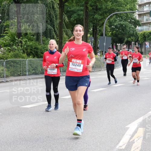 08.06.2024 - REWE Women's Run Strokosch-Dieckow http://msf.ph/oto/6262422 09.06.2024 10:08:37 Laufen 10591, 10249, 10233, 10061, 10 meine-sportfotos.de