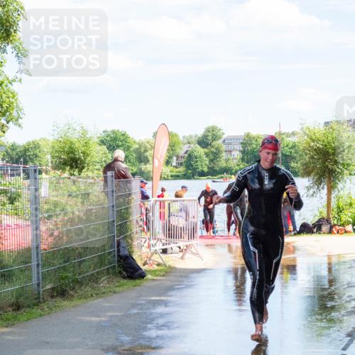 16.06.2024 - 7 Türme Triathlon MichiJ http://msf.ph/oto/6265635 16.06.2024 11:17:36 Schwimmen 28, 165, 227, 237, 240, 242, 272, 618 meine-sportfotos.de