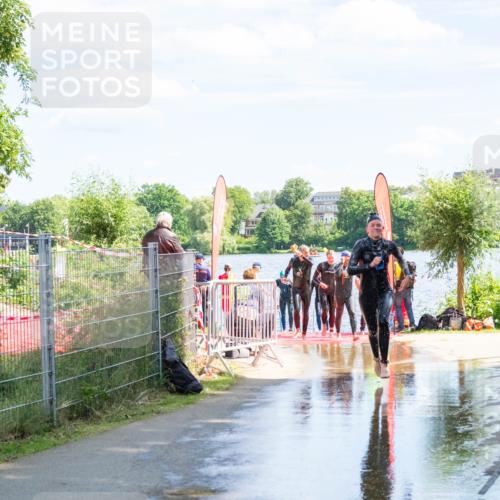 16.06.2024 - 7 Türme Triathlon MichiJ http://msf.ph/oto/6265639 16.06.2024 11:17:38 Schwimmen 28, 165, 227, 237, 240, 242, 272, 618 meine-sportfotos.de