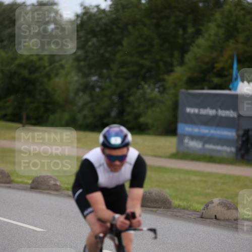16.06.2024 - 26. Vierlanden-Triathlon Jannik Wohlers http://msf.ph/oto/6266262 16.06.2024 10:20:35 Radfahren 3, 9, 82 meine-sportfotos.de