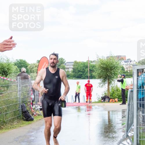 16.06.2024 - 7 Türme Triathlon MichiJ http://msf.ph/oto/6266324 16.06.2024 11:25:32 Schwimmen 265 meine-sportfotos.de