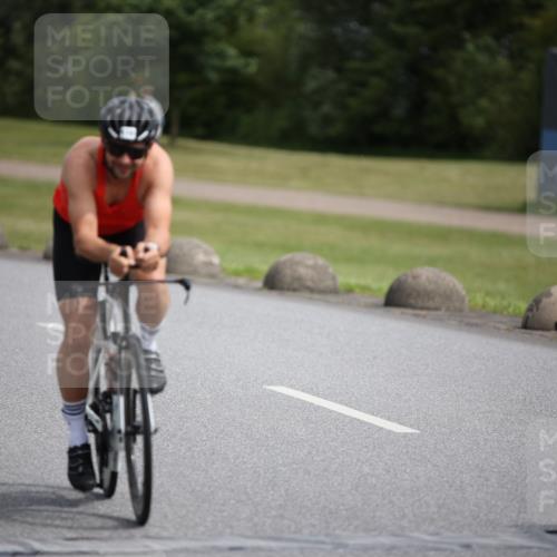 16.06.2024 - 26. Vierlanden-Triathlon Jannik Wohlers http://msf.ph/oto/6266367 16.06.2024 10:36:09 Radfahren 48, 119, 218 meine-sportfotos.de