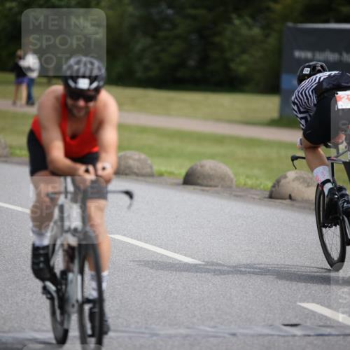 16.06.2024 - 26. Vierlanden-Triathlon Jannik Wohlers http://msf.ph/oto/6266403 16.06.2024 10:36:09 Radfahren 48, 119, 218 meine-sportfotos.de